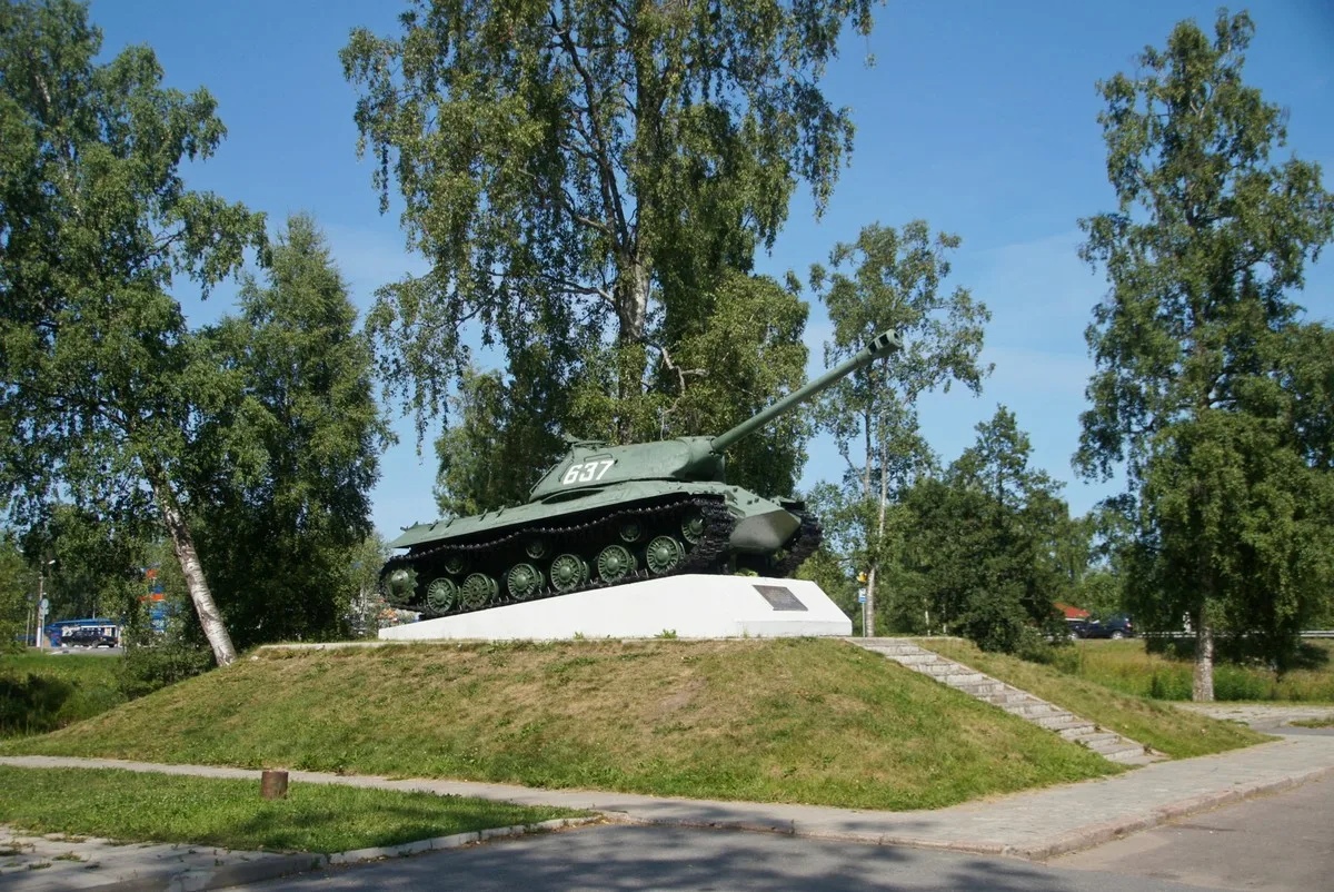 Приозерский городской прокурор Александр Рябов и ученики 6 классаМОУ СОШ №  5 в преддверии праздника победы посетили крепость «Корела»в г. Приозерск -  Приозерские Ведомости